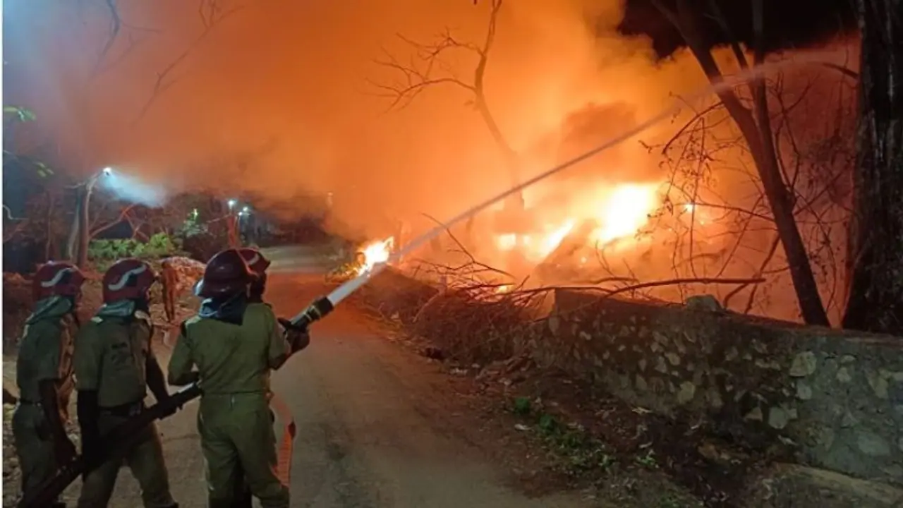 കണ്ണൂർ കോർപറേഷന്റെ മാലിന്യ പ്ലാന്റിലും വൻ തീപിടിത്തം; അട്ടിമറി സംശയിക്കുന്നെന്ന് നഗരസഭ കണ്ണൂർ കോർപറേഷന്റെ മാലിന്യ പ്ലാന്റിലും വൻ തീപിടിത്തം; അട്ടിമറി സംശയിക്കുന്നെന്ന് നഗരസഭ