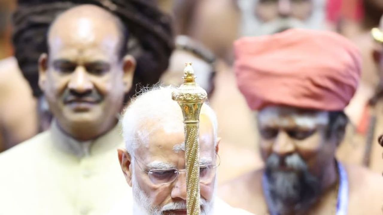 ప్రారంభోత్సవాన్ని పట్టాభిషేకంగా ట్రీట్ చేస్తున్నారు: ప్రధాని మోడీపై రాహుల్ గాంధీ విమర్శలు ప్రారంభోత్సవాన్ని పట్టాభిషేకంగా ట్రీట్ చేస్తున్నారు: ప్రధాని మోడీపై రాహుల్ గాంధీ విమర్శలు