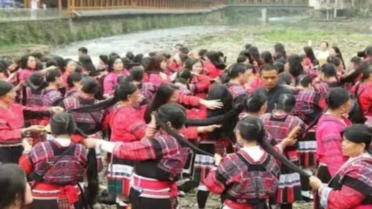 മുടി ചീകി ലോകറെക്കോർഡ് സ്വന്തമാക്കി ചൈനീസ് യുവതികൾ, നീളമുള്ള, കരുത്തുറ്റ, നരക്കാത്ത മുടിയുടെ രഹസ്യം