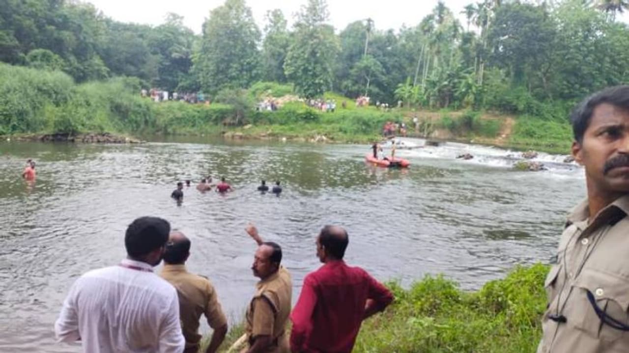 ഫുട്ബോൾ മാച്ച് കഴിഞ്ഞു മടങ്ങുന്നതിനിടെ ഒഴുക്കിൽപ്പെട്ടു, രണ്ട് കുട്ടികൾക്ക് ദാരുണാന്ത്യം ഫുട്ബോൾ മാച്ച് കഴിഞ്ഞു മടങ്ങുന്നതിനിടെ ഒഴുക്കിൽപ്പെട്ടു, രണ്ട് കുട്ടികൾക്ക് ദാരുണാന്ത്യം