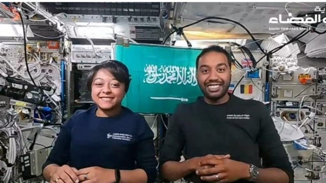 സൗദി ബഹിരാകാശ സഞ്ചാരികള്‍ റയാന ബർനാവിയും അലി അൽഖർനിയും അന്താരാഷ്ട്ര ബഹിരാകാശ നിലയത്തിൽ ദൗത്യം ആരംഭിച്ചു