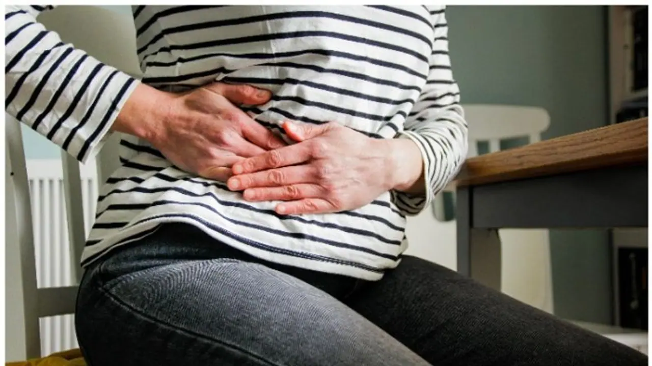 World Ovarian Cancer Day 2025 : അണ്ഡാശയ ക്യാൻസറിന്റെ പ്രധാനപ്പെട്ട എട്ട് ലക്ഷണങ്ങൾ 