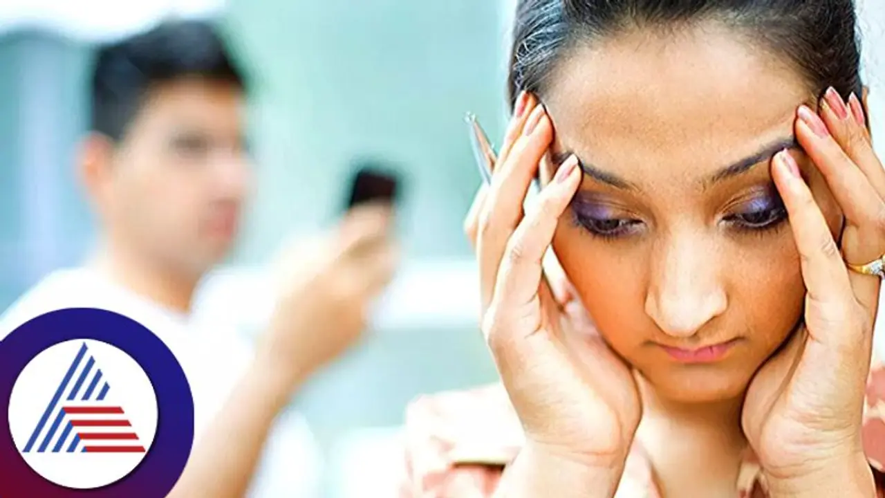 Relationship Tips: ಪ್ರೀತಿಸೋ ಹುಡುಗಿ ಇತ್ತೀಚೆಗೆ ನಿಮ್ಮನ್ನ ನೆಗ್ಲೆಕ್ಟ್ ಮಾಡ್ತಿದ್ದಾಳಾ? ಕಾರಣ ಇದಿರ್ಬೋದು ನೋಡಿ! Relationship Tips: ಪ್ರೀತಿಸೋ ಹುಡುಗಿ ಇತ್ತೀಚೆಗೆ ನಿಮ್ಮನ್ನ ನೆಗ್ಲೆಕ್ಟ್ ಮಾಡ್ತಿದ್ದಾಳಾ? ಕಾರಣ ಇದಿರ್ಬೋದು ನೋಡಿ!