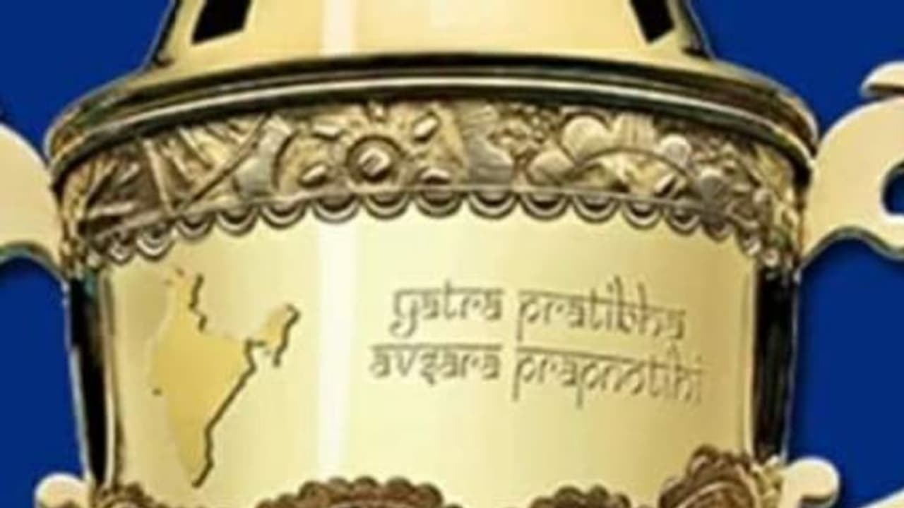 ஐபிஎல் டிராபியில் உள்ள சமஸ்கிருத வாசகத்திற்கு என்ன அர்த்தம் தெரியுமா? ஐபிஎல் டிராபியில் உள்ள சமஸ்கிருத வாசகத்திற்கு என்ன அர்த்தம் தெரியுமா?
