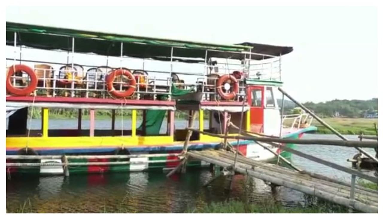 ലൈസൻസ് ഇല്ല; മലപ്പുറം ചാലിയാറിൽ സർവീസ് നടത്തിയ ബോട്ട് പിടിച്ചെടുത്തു ലൈസൻസ് ഇല്ല; മലപ്പുറം ചാലിയാറിൽ സർവീസ് നടത്തിയ ബോട്ട് പിടിച്ചെടുത്തു