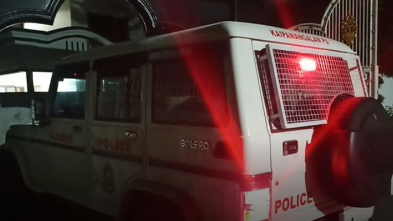 കയ്പമംഗലത്ത് മാതാവിനേയും വിദ്യാർത്ഥിയായ മകനെയും മരിച്ച നിലയിൽ കണ്ടെത്തി കയ്പമംഗലത്ത് മാതാവിനേയും വിദ്യാർത്ഥിയായ മകനെയും മരിച്ച നിലയിൽ കണ്ടെത്തി