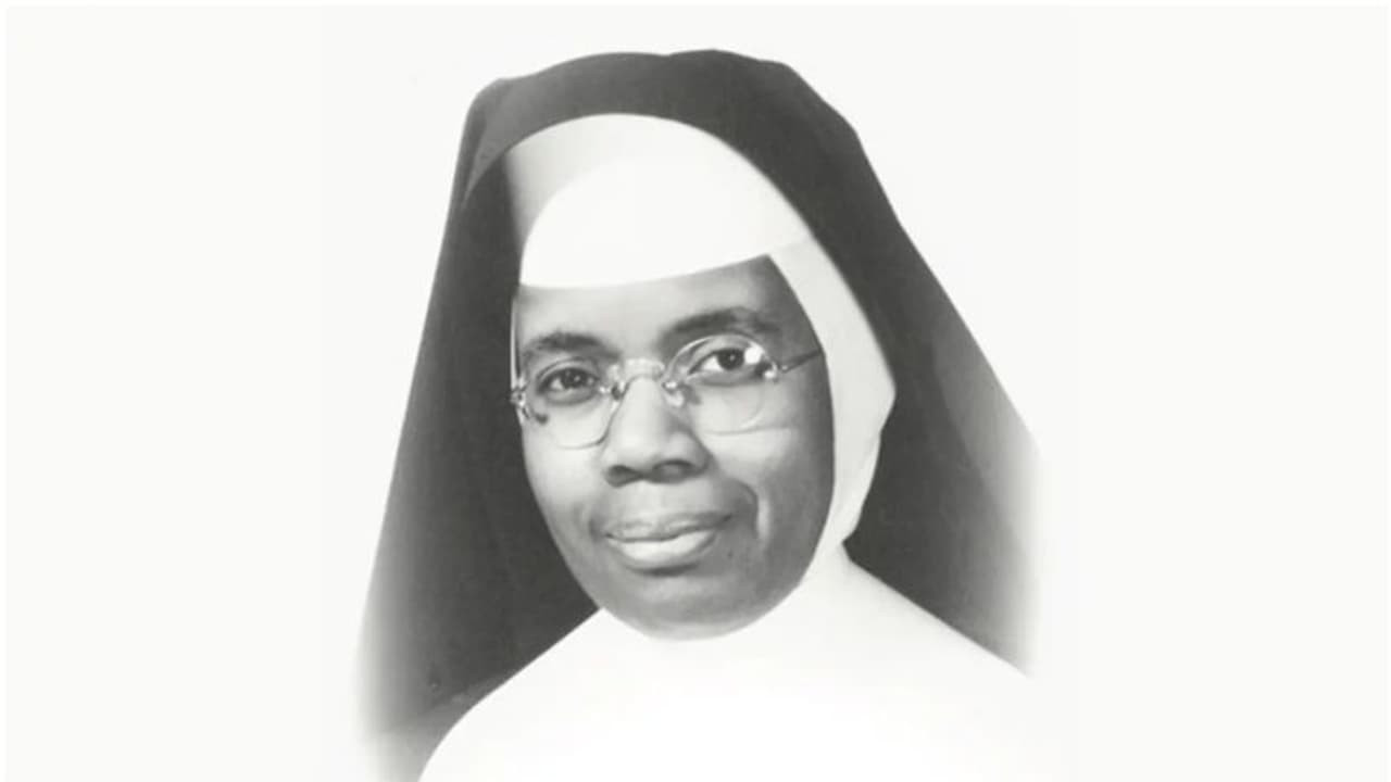 മരിച്ചത് നാല് വർഷം മുമ്പ്, ശവപ്പെട്ടി തുറന്നപ്പോൾ അഴുകിയില്ല; കന്യാസ്ത്രീയുടെ മൃതദേഹം കാണാൻ ആയിരങ്ങൾ ഒഴുകുന്നു