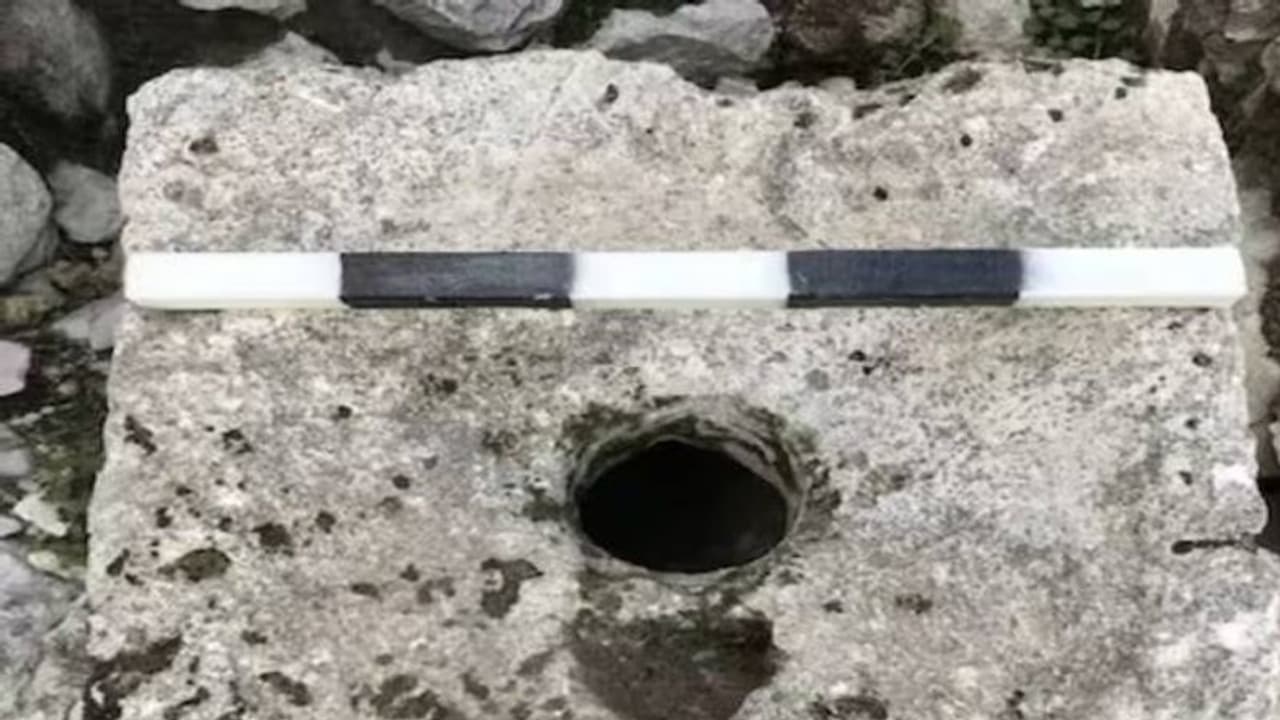 ജെറുസലേമിൽ ബാക്ടീരിയയോട് കൂടിയ 2500 വർഷം പഴക്കമുള്ള ടോയ്ലെറ്റ് കണ്ടെത്തി ജെറുസലേമിൽ ബാക്ടീരിയയോട് കൂടിയ 2500 വർഷം പഴക്കമുള്ള ടോയ്ലെറ്റ് കണ്ടെത്തി