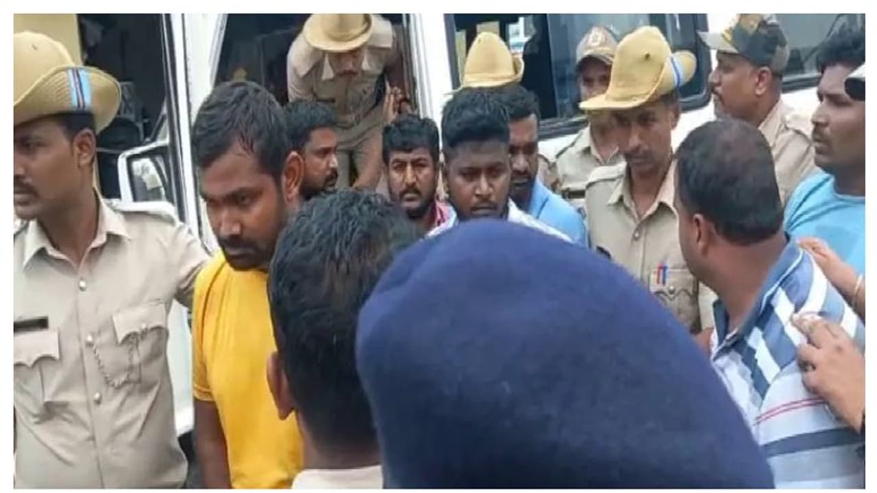 കർണാടകത്തിലെ കോൺഗ്രസ് പ്രവർത്തകന്റെ കൊലപാതകം; വ്യക്തി വൈരാഗ്യം മൂലമെന്ന് പൊലീസ് കർണാടകത്തിലെ കോൺഗ്രസ് പ്രവർത്തകന്റെ കൊലപാതകം; വ്യക്തി വൈരാഗ്യം മൂലമെന്ന് പൊലീസ്