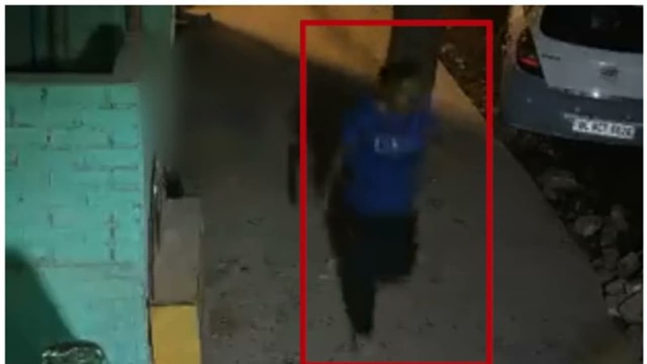 Delhi crime: How one phone led police to Sahil who brutally stabbed 16 year old girlfriend Delhi crime: How one phone led police to Sahil who brutally stabbed 16 year old girlfriend