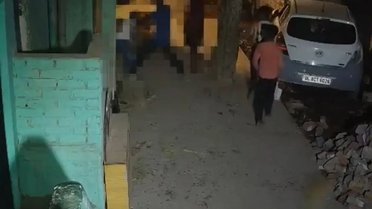 20 ಬಾರಿ ಚಾಕುವಿನಿಂದ ಇರಿದು ಗೆಳತಿ ಕೊಂದ ಆರೋಪಿ ಸಾಹಿಲ್ ಅರೆಸ್ಟ್, ಭೀಕರ ವಿಡಿಯೋ ವೈರಲ್! 20 ಬಾರಿ ಚಾಕುವಿನಿಂದ ಇರಿದು ಗೆಳತಿ ಕೊಂದ ಆರೋಪಿ ಸಾಹಿಲ್ ಅರೆಸ್ಟ್, ಭೀಕರ ವಿಡಿಯೋ ವೈರಲ್!