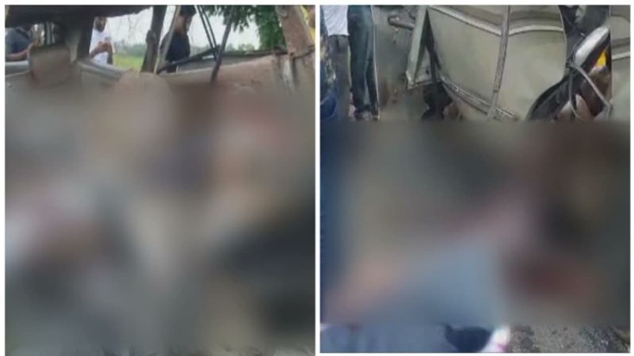 മൈസൂരുവിൽ സ്വകാര്യ ബസും ടൊയോട്ട ഇന്നോവയും കൂട്ടിയിടിച്ച് 10 മരണം; ഇന്നോവ പൂർണ്ണമായി തകർന്നു 