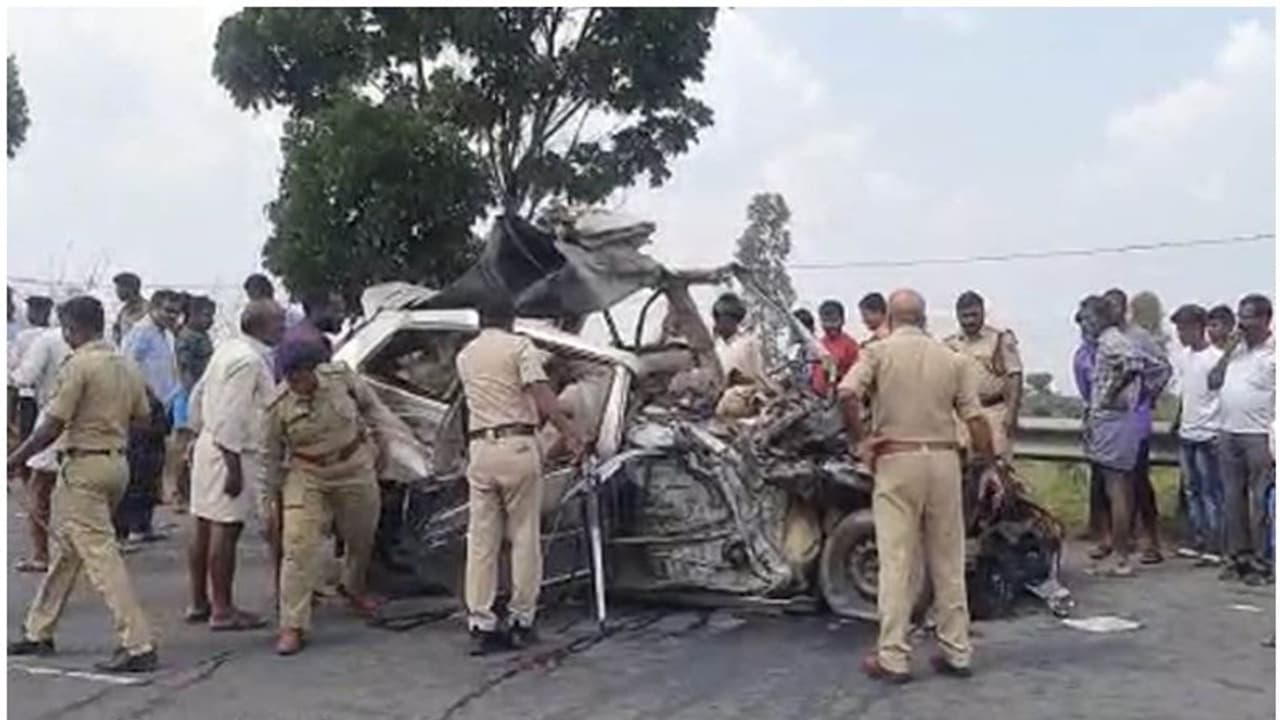 Karnataka: 10 dead in road accident as car crashes in head on collision with private bus in Mysuru