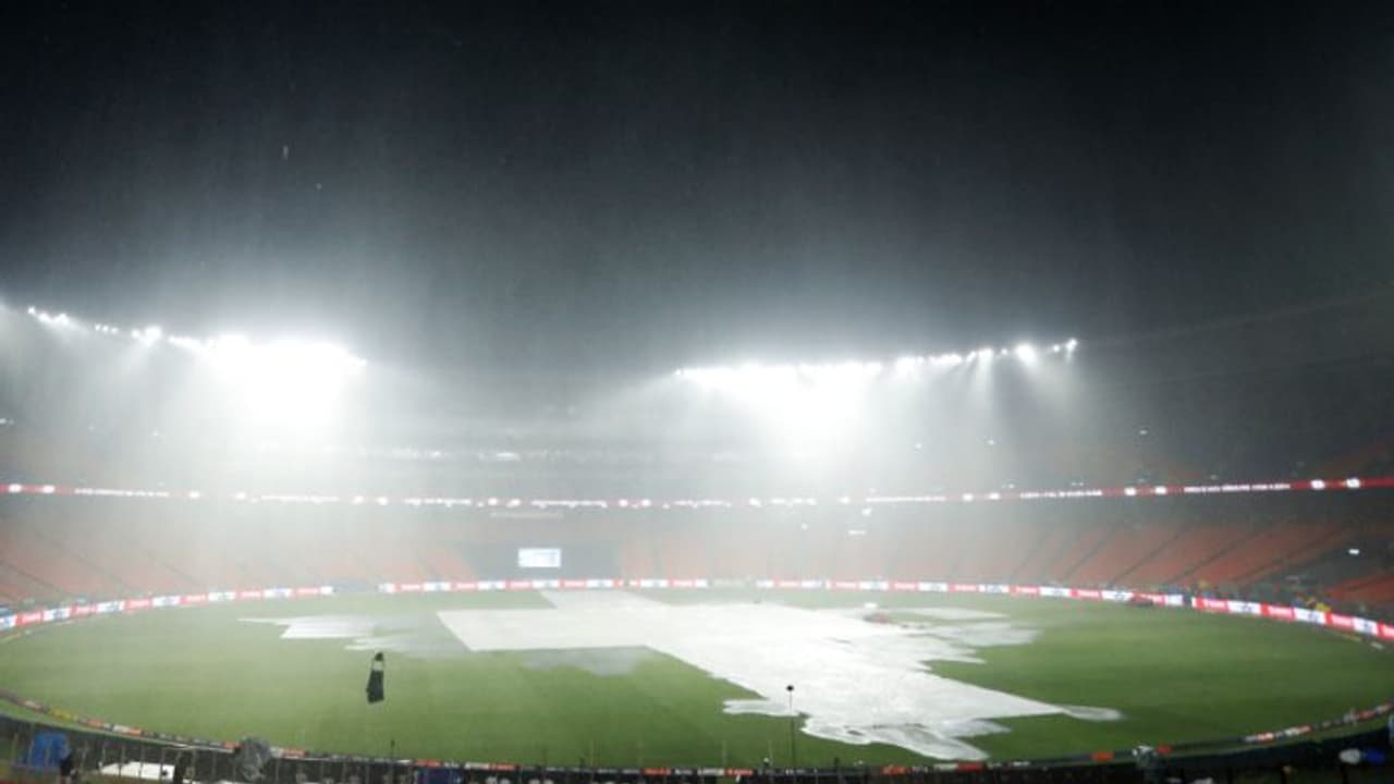 പാഞ്ഞടുക്കുന്നു കൂറ്റന്‍ മഴമേഘങ്ങളും കാറ്റും ഇടിമിന്നലും; ഐപിഎല്‍ ഫൈനലിന് ഇന്നും ഭീഷണി 