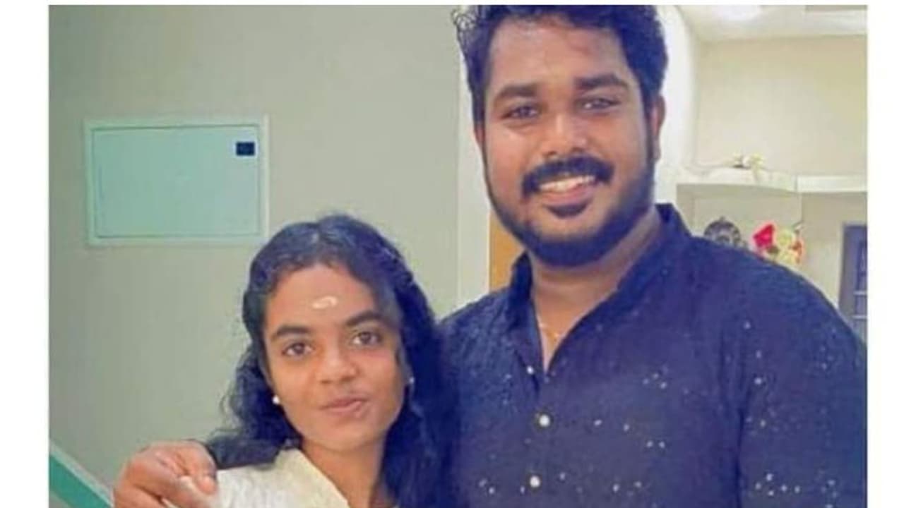 നായയെ കുളിപ്പിക്കവെ അനിയത്തി തടാകത്തിൽ വീണു, രക്ഷിക്കവെ യുവ ഡോക്ടറും; നാടിനെ കണ്ണിരിലാഴ്ത്തി സംസ്കാരം