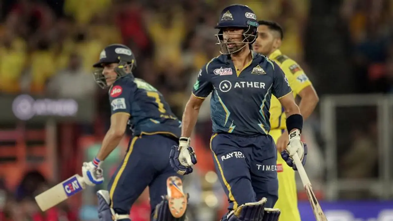 IPL 2023 ಧೋನಿ ಸ್ಟಂಪಿಂಗ್‌ಗೆ ಕುಪ್ಪಳಿಸಿದ ಜನ, ಟ್ರೋಫಿ ಗೆಲ್ಲಲು 215 ರನ್ ಟಾರ್ಗೆಟ್ ನೀಡಿದ ಗುಜರಾತ್ ಸೈನ್ಯ!