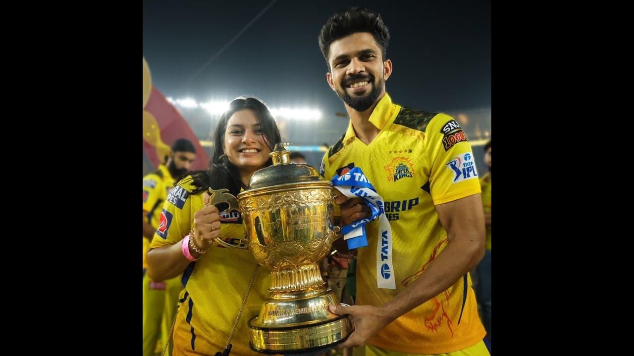 ஓம் சக்தி ஓம் சக்தி சமயபுர்த்து மகமாயி என்று கெஞ்சி வெறித்தனமாக சிஎஸ்கே வெற்றியை கொண்டாடிய ரசிகர்! ஓம் சக்தி ஓம் சக்தி சமயபுர்த்து மகமாயி என்று கெஞ்சி வெறித்தனமாக சிஎஸ்கே வெற்றியை கொண்டாடிய ரசிகர்!