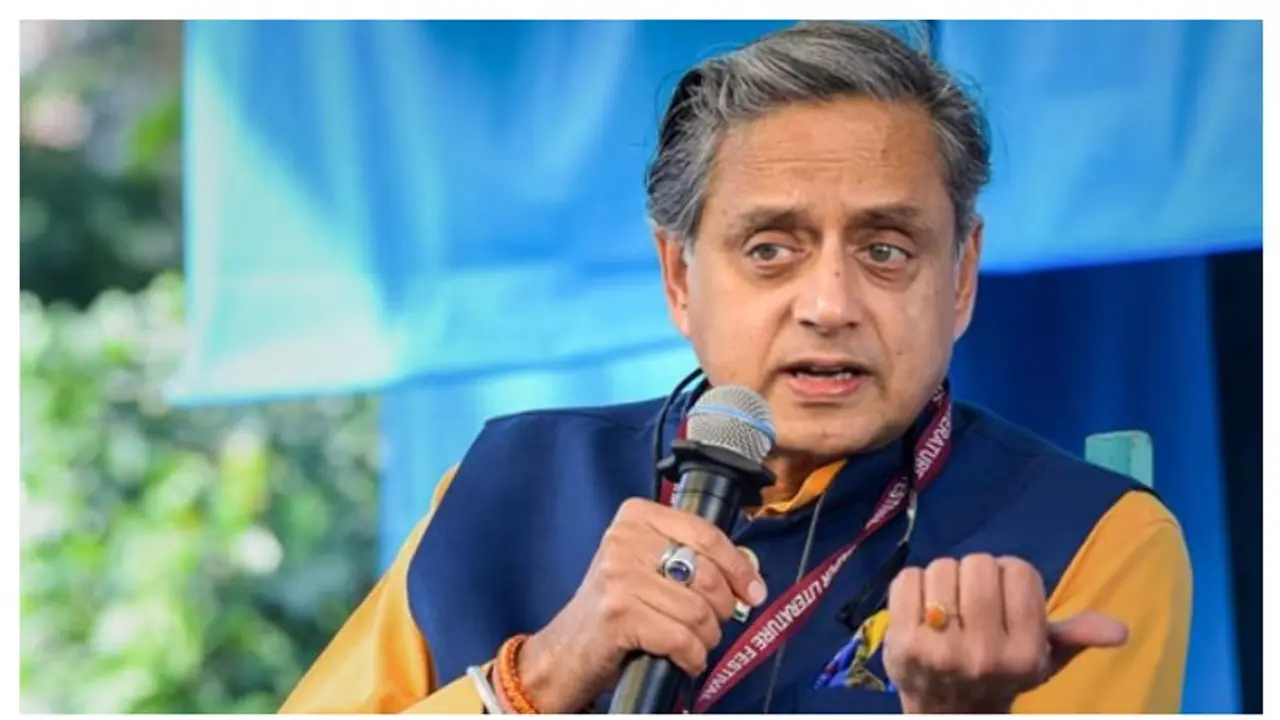 'ഡാർക്ക് പാറ്റേൺസ് ഉപയോഗിച്ച് തെറ്റിദ്ധരിപ്പിക്കുന്നു'; സുപ്രധാന വിഷയങ്ങൾ ഉന്നയിച്ച് തരൂർ, മന്ത്രിയുമായി ചർച്ച