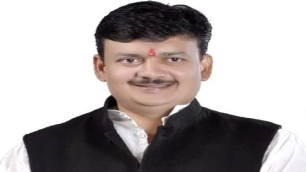 కాంగ్రెస్ ఎంపీ బాలు ధనోర్కర్ కన్నుమూత.. తండ్రి మరణించిన మూడు రోజులకే ఘటన.. కుటుంబంలో తీవ్ర విషాదం.. కాంగ్రెస్ ఎంపీ బాలు ధనోర్కర్ కన్నుమూత.. తండ్రి మరణించిన మూడు రోజులకే ఘటన.. కుటుంబంలో తీవ్ర విషాదం..