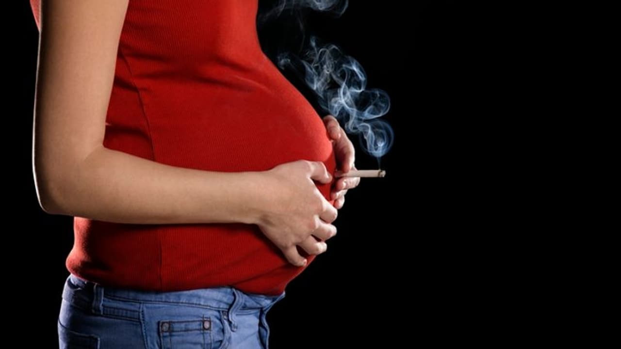 Smoking in Pregnancy : பெண்களே உஷார்: தெரிஞ்சும் தெரியாமலும் கூட கர்ப்ப காலத்தில் புகை பிடிக்காதீர்.. Smoking in Pregnancy : பெண்களே உஷார்: தெரிஞ்சும் தெரியாமலும் கூட கர்ப்ப காலத்தில் புகை பிடிக்காதீர்..