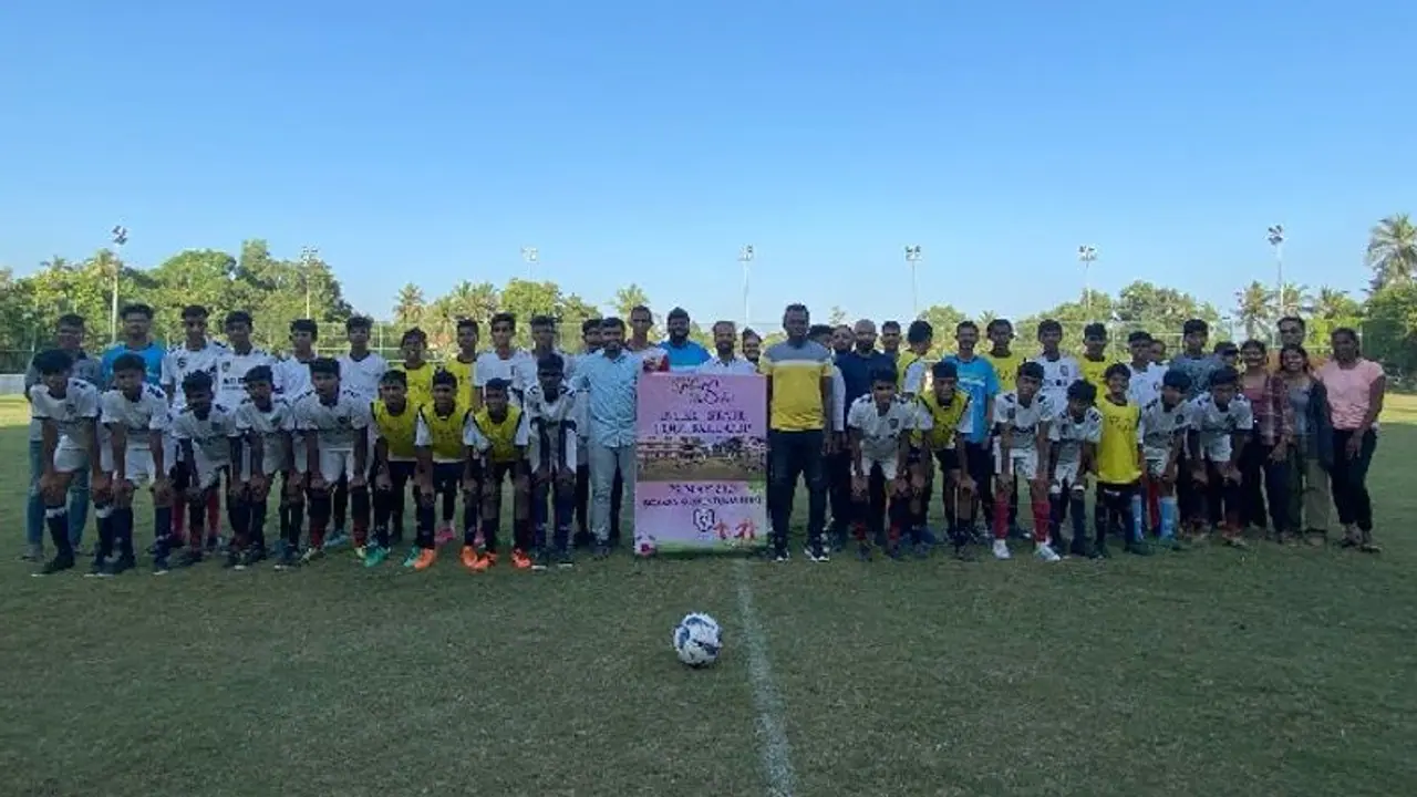 ದಿಗ್ಗಜ ಫುಟ್ಬಾಲಿಗ ಕ್ಲೈಮ್ಯಾಕ್ಸ್ ಲಾರೆನ್ಸ್ ಭೇಟಿ ಮಾಡಿದ ಕರುನಾಡು ಫುಟ್ಬಾಲ್ ಆಟಗಾರರು ದಿಗ್ಗಜ ಫುಟ್ಬಾಲಿಗ ಕ್ಲೈಮ್ಯಾಕ್ಸ್ ಲಾರೆನ್ಸ್ ಭೇಟಿ ಮಾಡಿದ ಕರುನಾಡು ಫುಟ್ಬಾಲ್ ಆಟಗಾರರು