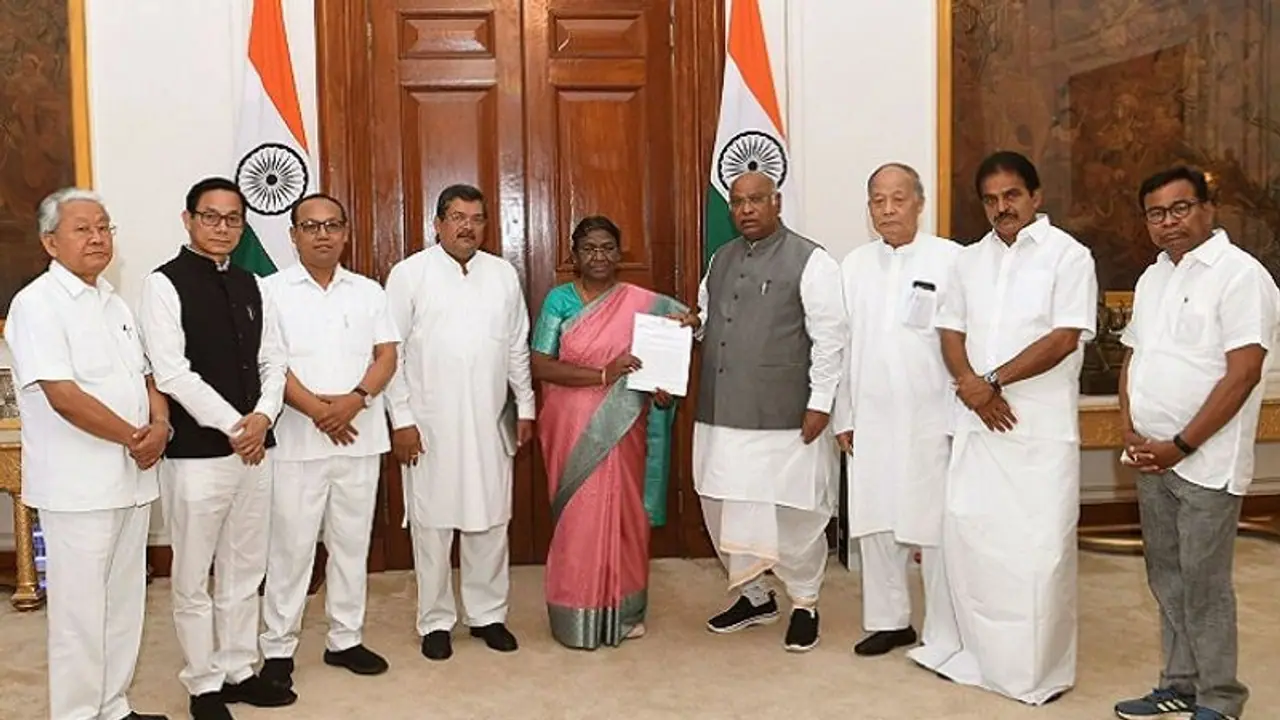 Mallikarjun Kharge, Congress leaders meet President Murmu; seek judicial probe into Manipur violence Mallikarjun Kharge, Congress leaders meet President Murmu; seek judicial probe into Manipur violence