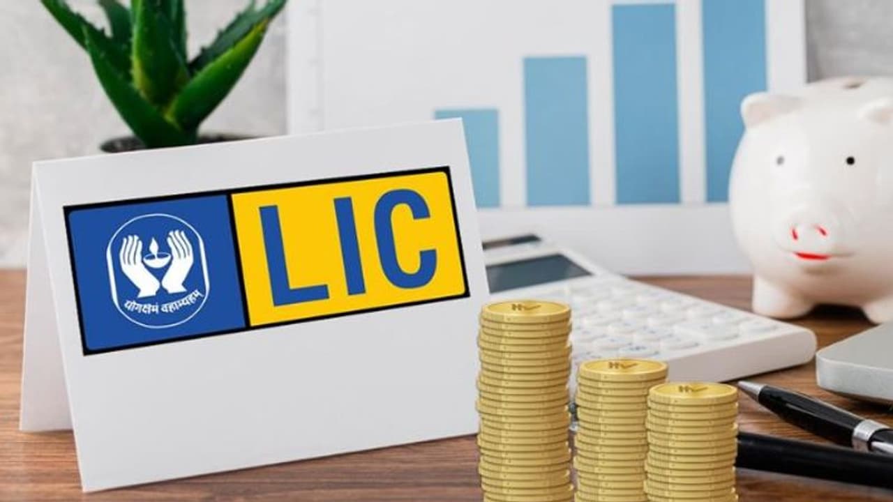 LIC Dhan Rekha Plan : மாதம் ரூ.833 முதலீடு செய்து ரூ.1 கோடி கிடைக்கும் LIC பாலிசி பற்றி தெரியுமா உங்களுக்கு? LIC Dhan Rekha Plan : மாதம் ரூ.833 முதலீடு செய்து ரூ.1 கோடி கிடைக்கும் LIC பாலிசி பற்றி தெரியுமா உங்களுக்கு?