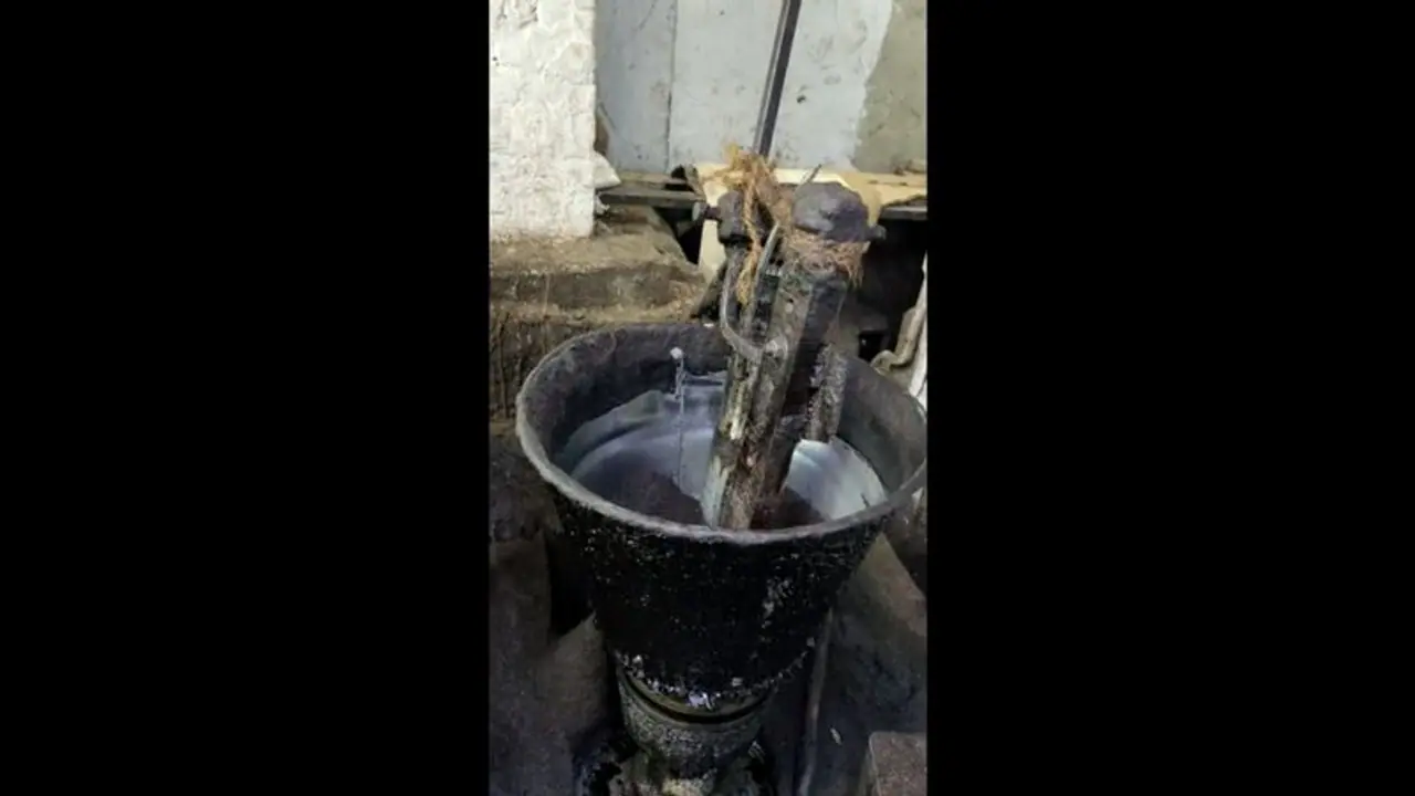 திருச்சியில் சுகாதாரமற்ற முறையில் எண்ணெய் தயாரிப்பு; 4500 லிட்டர் எண்ணெய் பறிமுதல் திருச்சியில் சுகாதாரமற்ற முறையில் எண்ணெய் தயாரிப்பு; 4500 லிட்டர் எண்ணெய் பறிமுதல்