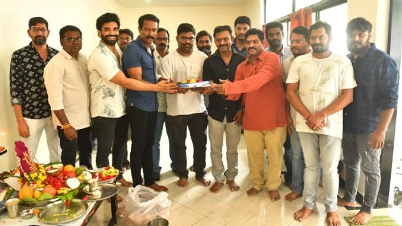 ‘బ్రో : ది అవతార్’ డబ్బింగ్ షురూ.. మేకర్స్ ను రిక్వెస్ట్ చేస్తున్న ఫ్యాన్స్.. ఏమంటున్నారంటే? ‘బ్రో : ది అవతార్’ డబ్బింగ్ షురూ.. మేకర్స్ ను రిక్వెస్ట్ చేస్తున్న ఫ్యాన్స్.. ఏమంటున్నారంటే?