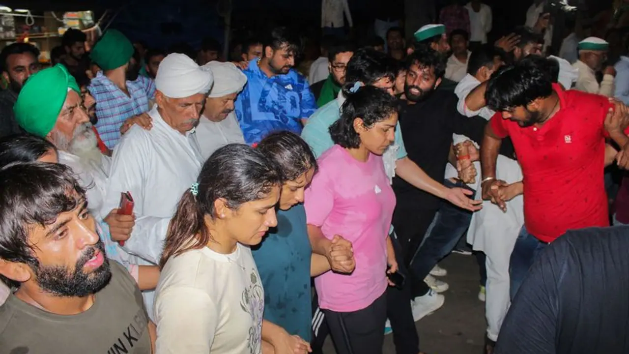 Wrestlers return without immersing medals in Ganga; Kejriwal says 'PM should shed arrogance' Wrestlers return without immersing medals in Ganga; Kejriwal says 'PM should shed arrogance'