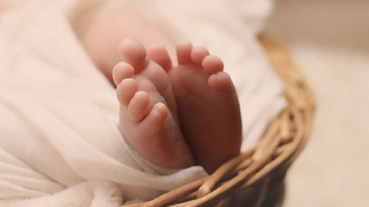 കുഞ്ഞ് തന്റേതല്ല എന്ന് സംശയം, യുവാവ് നവജാതശിശുവിനെ വിഷം കുത്തിവെച്ച് കൊല്ലാൻ ശ്രമിച്ചു