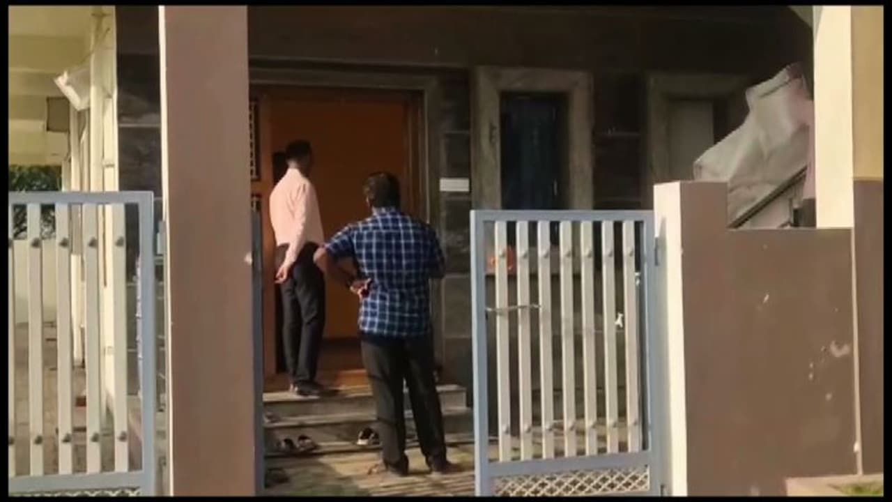 അഴിമതിക്കേസുകളിൽ ശക്തമായ നടപടി: കർണാടകയിൽ ലോകായുക്തയുടെ മെഗാ റെയ്ഡ് അഴിമതിക്കേസുകളിൽ ശക്തമായ നടപടി: കർണാടകയിൽ ലോകായുക്തയുടെ മെഗാ റെയ്ഡ്