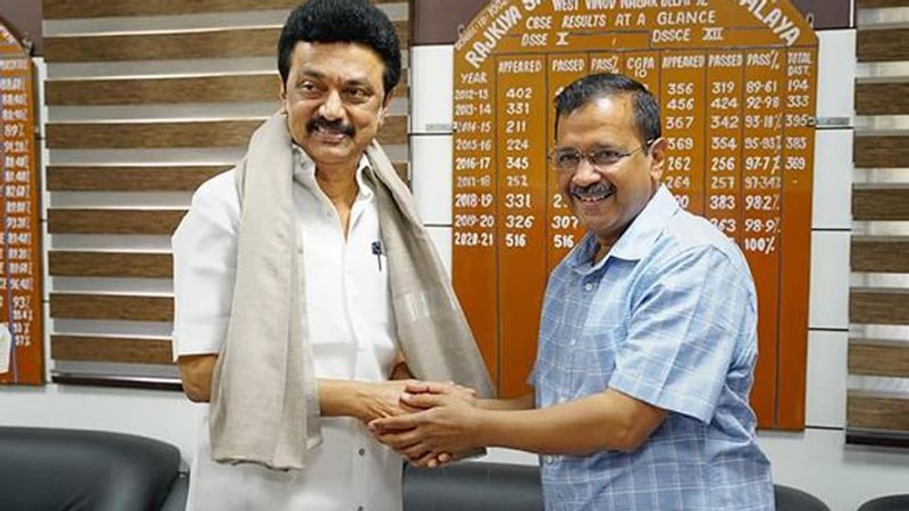 அதிரடி காட்டும் அரவிந்த் கெஜ்ரிவால்.! நாளை முதல்வர் ஸ்டாலினை சந்திக்கிறார்? என்ன காரணம் தெரியுமா? அதிரடி காட்டும் அரவிந்த் கெஜ்ரிவால்.! நாளை முதல்வர் ஸ்டாலினை சந்திக்கிறார்? என்ன காரணம் தெரியுமா?