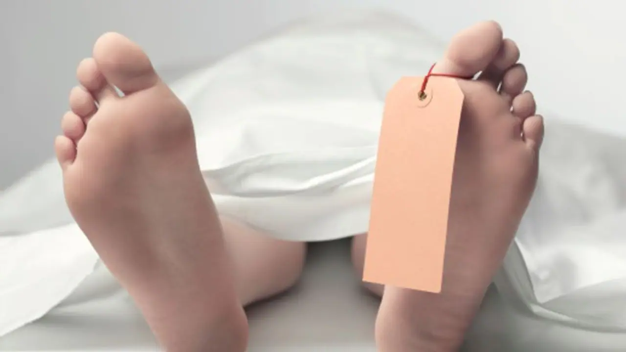 പെന്‍ഷന്‍ വാങ്ങണം; ആറ് വര്‍ഷം അമ്മയുടെ മൃതദേഹം സൂക്ഷിച്ച് വച്ച് 60 വയസുകാരന്‍ 