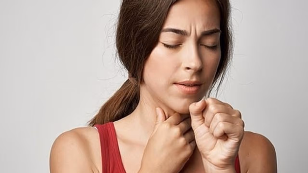 ചുമയ്ക്കുമ്പോള്‍ രക്തം വരിക, ഭക്ഷണം ഇറക്കാന്‍ പ്രയാസം; ഈ ലക്ഷണങ്ങൾ അറിയാതെ പോകരുത്... 