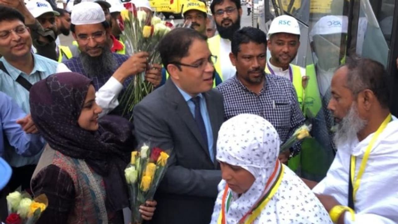 ഇന്ത്യയില് നിന്നുള്ള ആദ്യ ഹജ്ജ് തീര്ത്ഥാടക സംഘം മക്കയിലെത്തി ഇന്ത്യയില് നിന്നുള്ള ആദ്യ ഹജ്ജ് തീര്ത്ഥാടക സംഘം മക്കയിലെത്തി