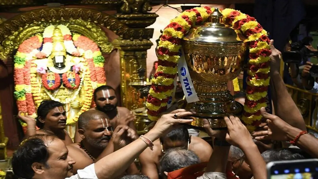 ಚೆನ್ನೈನ ಟಿಟಿಡಿ ದೇವಸ್ಥಾನದಲ್ಲಿ ಐಪಿಎಲ್ ಟ್ರೋಫಿಗೆ ವಿಶೇಷ ಪೂಜೆ, ವಿಡಿಯೋ ವೈರಲ್! ಚೆನ್ನೈನ ಟಿಟಿಡಿ ದೇವಸ್ಥಾನದಲ್ಲಿ ಐಪಿಎಲ್ ಟ್ರೋಫಿಗೆ ವಿಶೇಷ ಪೂಜೆ, ವಿಡಿಯೋ ವೈರಲ್!