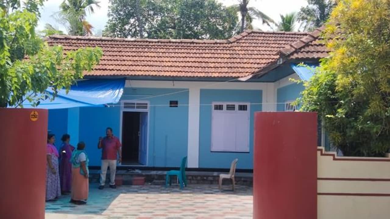 'രാവിലെ കണ്ടത് തുറന്നുകിടക്കുന്ന അടുക്കള വാതിൽ', തിരുവനന്തപുരത്ത് പ്രവാസിയുടെ വീട്ടിൽ ലക്ഷങ്ങളുടെ കവർച്ച! 'രാവിലെ കണ്ടത് തുറന്നുകിടക്കുന്ന അടുക്കള വാതിൽ', തിരുവനന്തപുരത്ത് പ്രവാസിയുടെ വീട്ടിൽ ലക്ഷങ്ങളുടെ കവർച്ച!