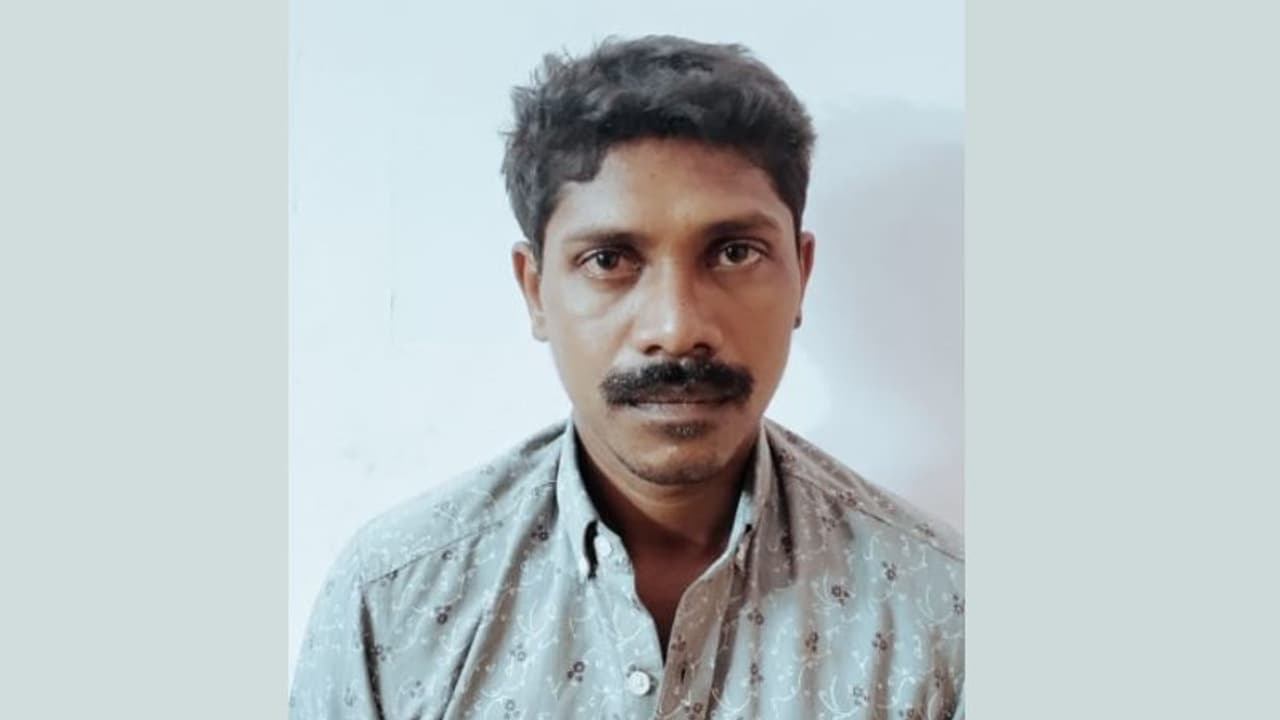 മാരകമായി പരിക്കേൽപ്പിച്ച് ഷെഡ്ഡിൽ തള്ളിയ 53 കാരൻ മരിച്ചു, മുങ്ങി നടന്ന മുരിക്കുംപാടം സ്വദേശി പിടിയിൽ മാരകമായി പരിക്കേൽപ്പിച്ച് ഷെഡ്ഡിൽ തള്ളിയ 53 കാരൻ മരിച്ചു, മുങ്ങി നടന്ന മുരിക്കുംപാടം സ്വദേശി പിടിയിൽ