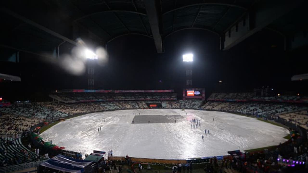 ഈഡന്‍ ഗാര്‍ഡന്‍സിനെ കണ്ട് പഠിക്കൂ, നരേന്ദ്ര മോദി സ്റ്റേഡിയത്തിലെ വെള്ളക്കെട്ട് മാറ്റാം; നിര്‍ദേശം