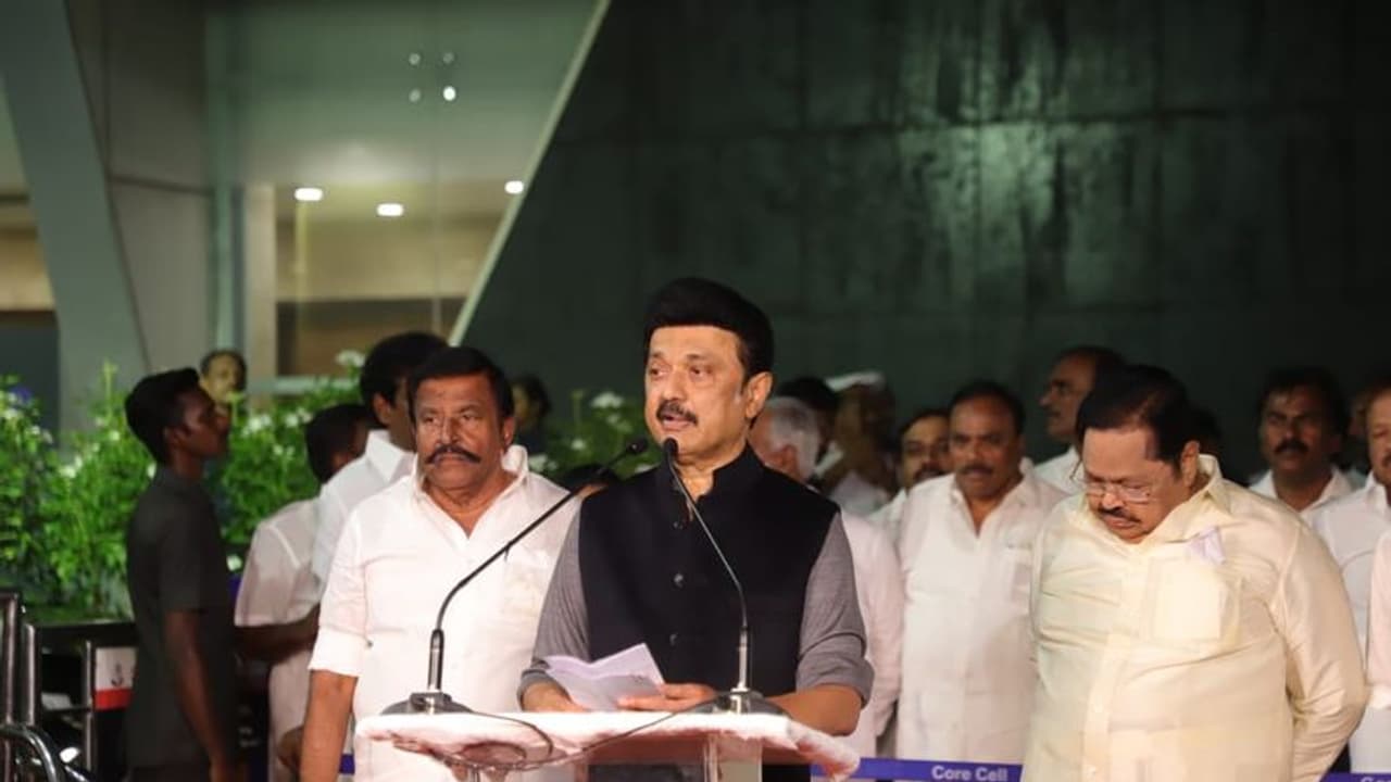 ரூ.3233 கோடி முதலீடுக்கு புரிந்துணர்வு ஒப்பந்தங்கள்! சென்னையில் கெத்தாக அறிவித்த் முதல்வர் மு.க.ஸ்டாலின் ரூ.3233 கோடி முதலீடுக்கு புரிந்துணர்வு ஒப்பந்தங்கள்! சென்னையில் கெத்தாக அறிவித்த் முதல்வர் மு.க.ஸ்டாலின்