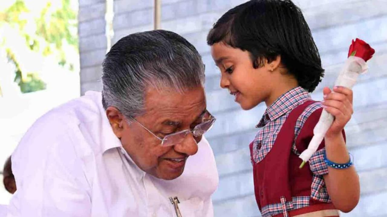 'ചോദ്യങ്ങള്‍ ചോദിച്ചും ഉത്തരങ്ങള്‍ കണ്ടെത്തിയും മുന്നോട്ടു പോവുക'; വിദ്യാർഥികള്‍ക്ക് മുഖ്യമന്ത്രിയുടെ ആശംസ