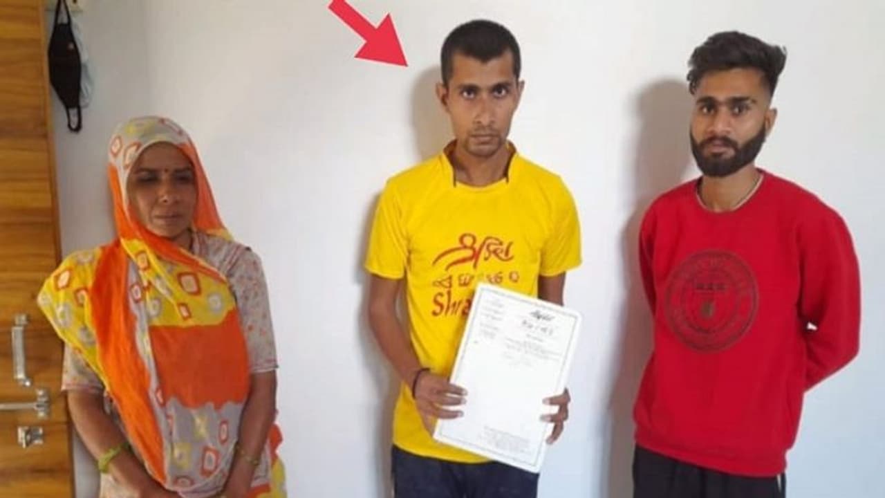 ಉಡುಪಿ: ಸಾಮಾಜಿಕ ಕಾರ್ಯಕರ್ತರ ಅವಿರತ ಸೇವೆ, 3 ವರ್ಷಗಳ ಬಳಿಕ ಕುಟುಂಬ ಸೇರಿದ ರಾಜಸ್ಥಾನದ ಯುವಕ ಉಡುಪಿ: ಸಾಮಾಜಿಕ ಕಾರ್ಯಕರ್ತರ ಅವಿರತ ಸೇವೆ, 3 ವರ್ಷಗಳ ಬಳಿಕ ಕುಟುಂಬ ಸೇರಿದ ರಾಜಸ್ಥಾನದ ಯುವಕ