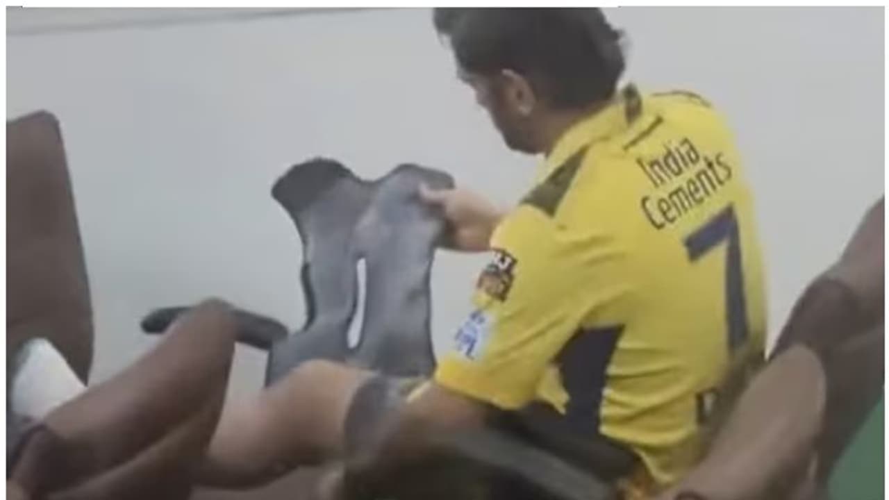 പിന്‍വാങ്ങാന്‍ തയ്യാറല്ല! കാല്‍മുട്ടില്‍ പരിക്കേറ്റിട്ടും ധോണിയുടെ അര്‍പ്പണബോധം; വൈറല്‍ വീഡിയോ