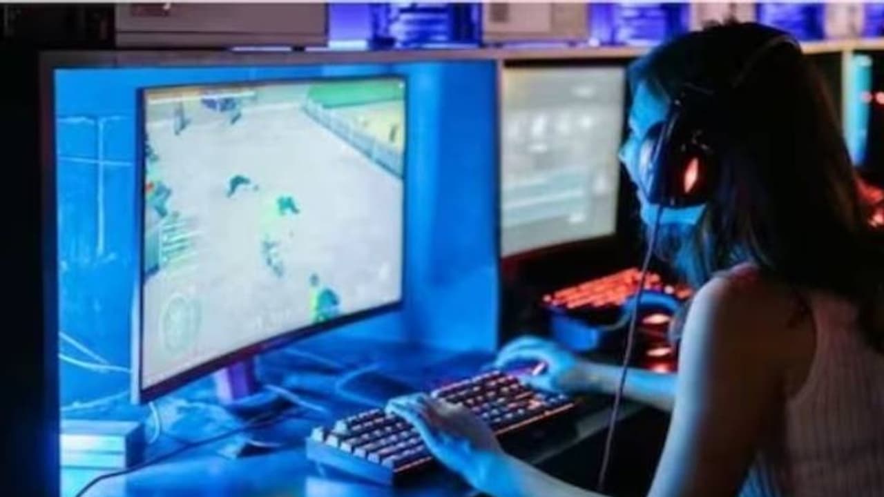 സൂപ്പർ കൂൾ ജോബ്, ഗെയിം കളിക്കാൻ ആളെ വേണം; ശമ്പളം 10 ലക്ഷം രൂപ സൂപ്പർ കൂൾ ജോബ്, ഗെയിം കളിക്കാൻ ആളെ വേണം; ശമ്പളം 10 ലക്ഷം രൂപ