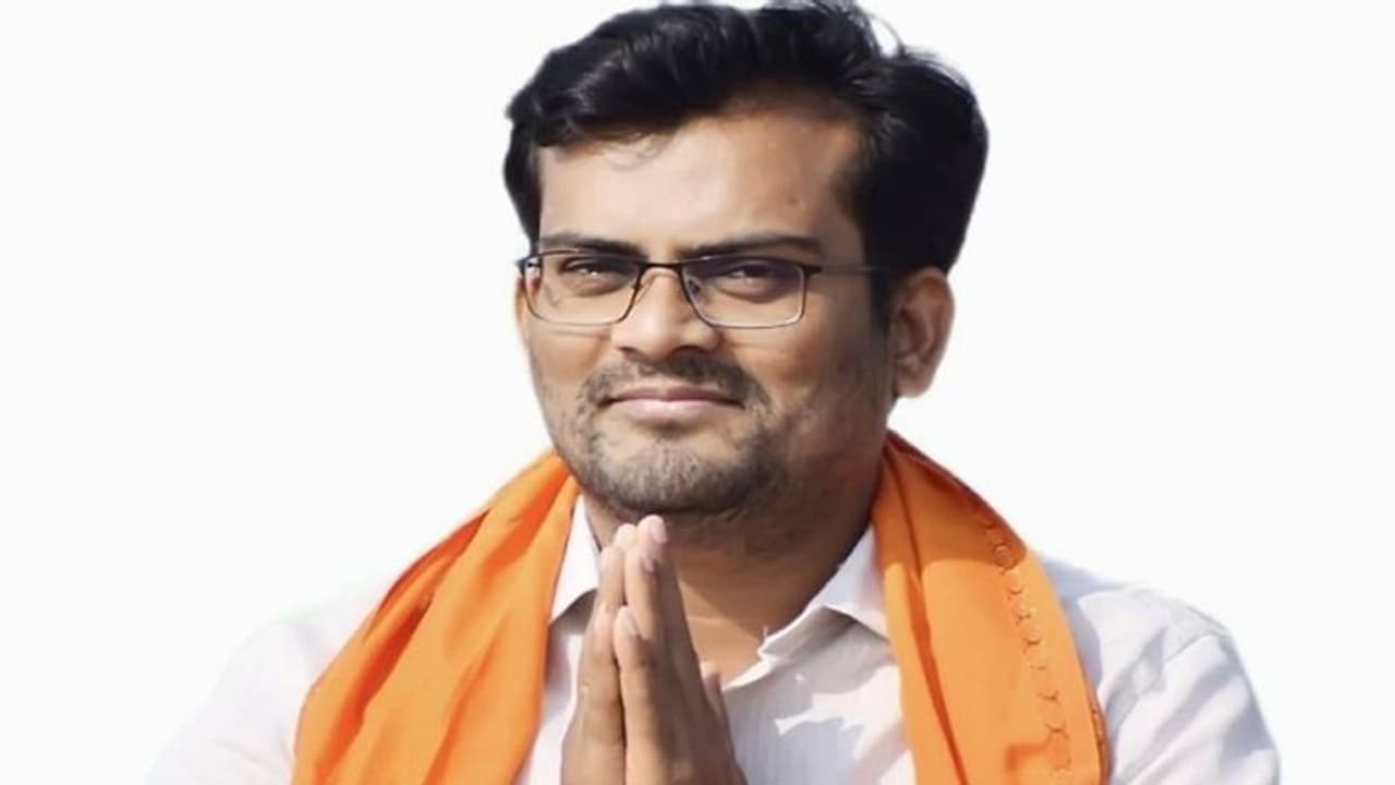 ಗದಗ: ಶಿರಹಟ್ಟಿ ಶಾಸಕ ಡಾ. ಚಂದ್ರು ಲಮಾಣಿ ಮೇಲೆ ಕಲ್ಲು ತೂರಾಟ