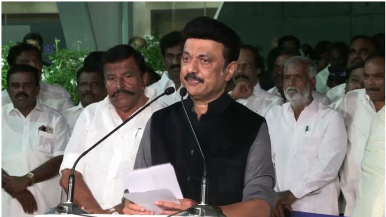 'പ്രധാനമന്ത്രി ചെങ്കോൽ ഏറ്റുവാങ്ങിയ ദിവസം തന്നെ അത് വളഞ്ഞുപോയി'; വിമര്ശനം ആവർത്തിച്ച് എം കെ സ്റ്റാലിൻ 'പ്രധാനമന്ത്രി ചെങ്കോൽ ഏറ്റുവാങ്ങിയ ദിവസം തന്നെ അത് വളഞ്ഞുപോയി'; വിമര്ശനം ആവർത്തിച്ച് എം കെ സ്റ്റാലിൻ