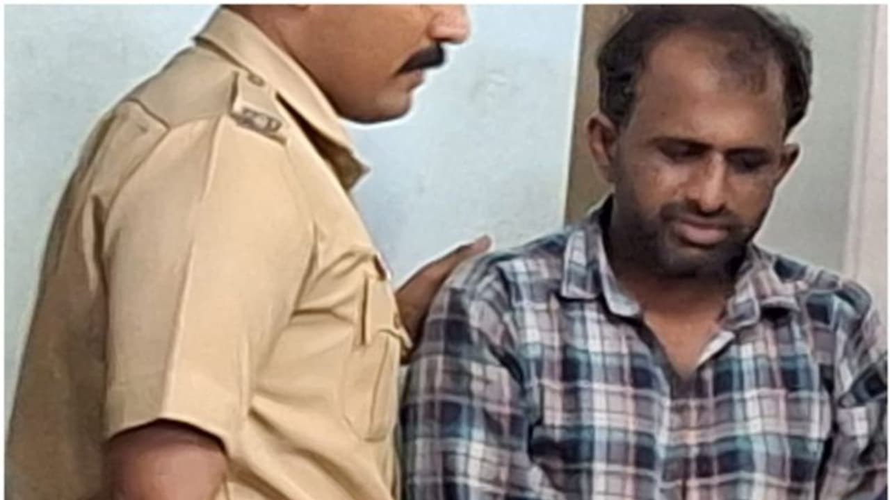 തൊടുപുഴയിൽ കെഎസ്ആർടിസി ബസിൽ ലൈംഗികാതിക്രമം, പ്രതി മലപ്പുറം സ്വദേശി അറസ്റ്റിൽ തൊടുപുഴയിൽ കെഎസ്ആർടിസി ബസിൽ ലൈംഗികാതിക്രമം, പ്രതി മലപ്പുറം സ്വദേശി അറസ്റ്റിൽ