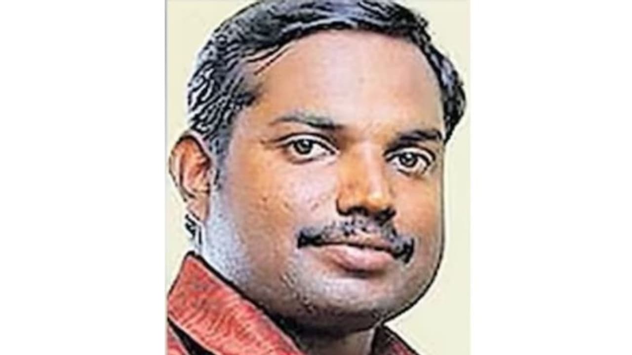 മലയാളി യുവാവ് ഖത്തറില് വാഹനം ഇടിച്ച് മരിച്ചു മലയാളി യുവാവ് ഖത്തറില് വാഹനം ഇടിച്ച് മരിച്ചു