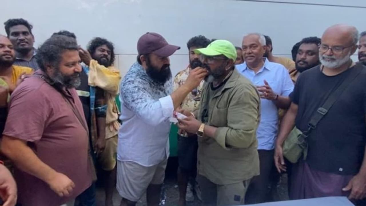 'വാലിബനൊ'പ്പം പിറന്നാള് ആഘോഷം; സന്തോഷം പങ്കുവച്ച് സുപ്രീം സുന്ദര് 'വാലിബനൊ'പ്പം പിറന്നാള് ആഘോഷം; സന്തോഷം പങ്കുവച്ച് സുപ്രീം സുന്ദര്